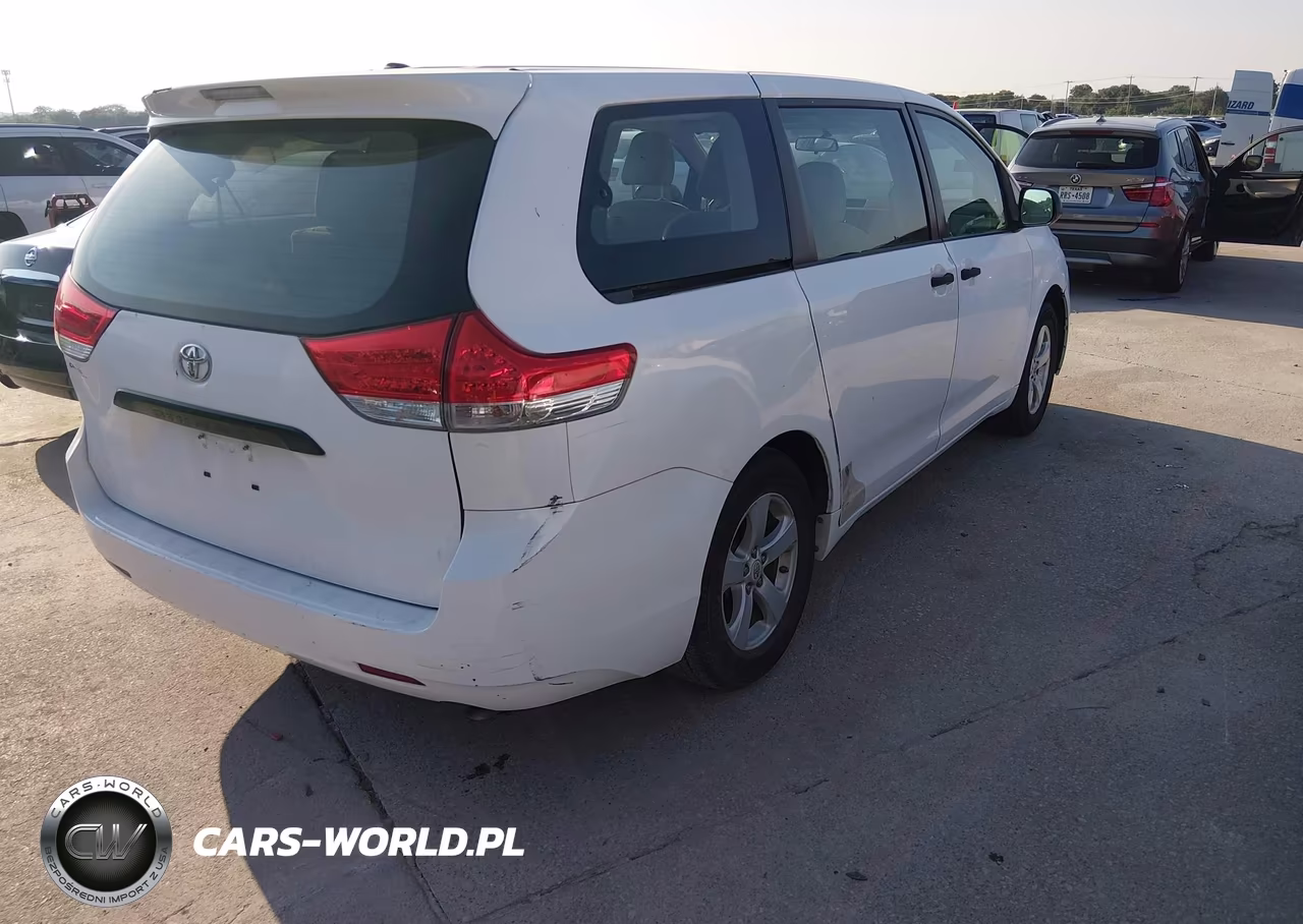 2011 Toyota Sienna VIN:5TDKA3DC1BS007793 - 4