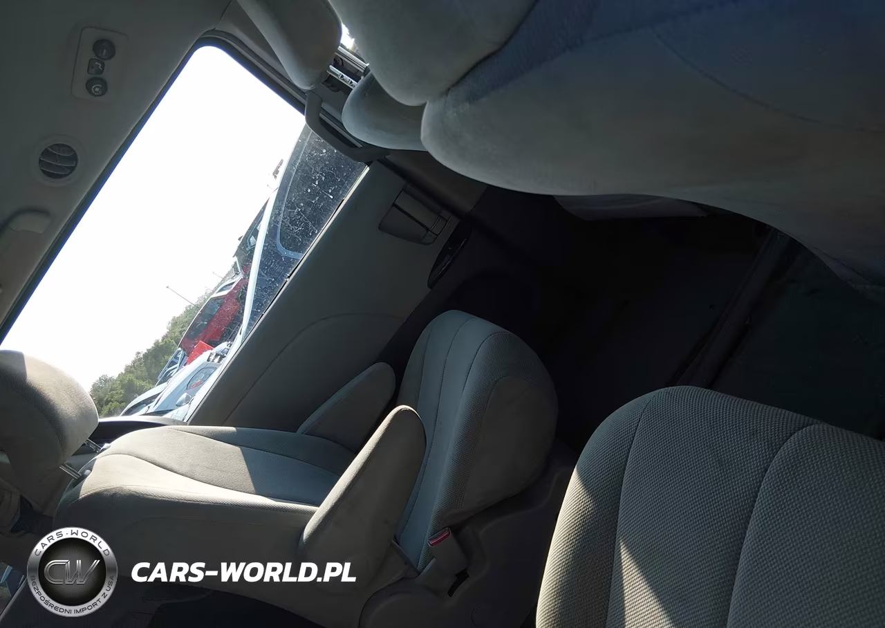 2011 Toyota Sienna VIN:5TDKA3DC1BS007793 - 8