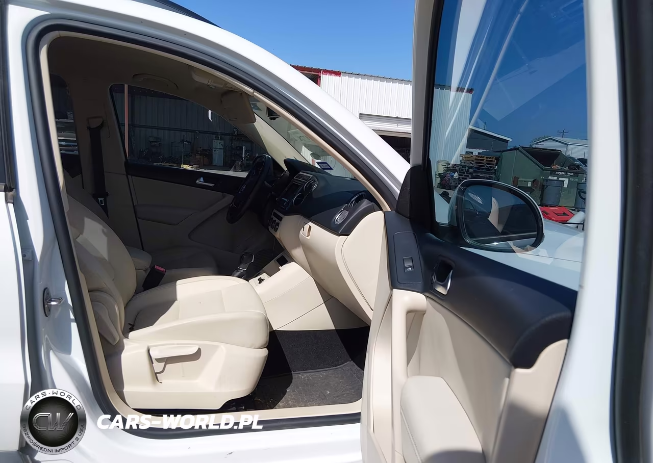 2016 Volkswagen Tiguan S VIN:WVGAV7AX3GW546997 - 5
