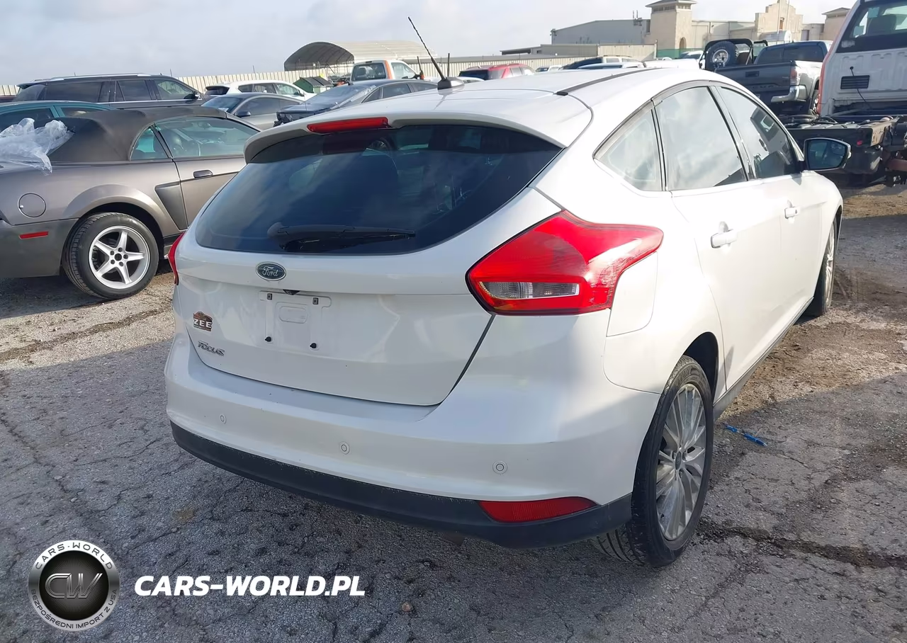 2017 Ford Focus Titanium VIN:1FADP3N2XHL299411 - 4