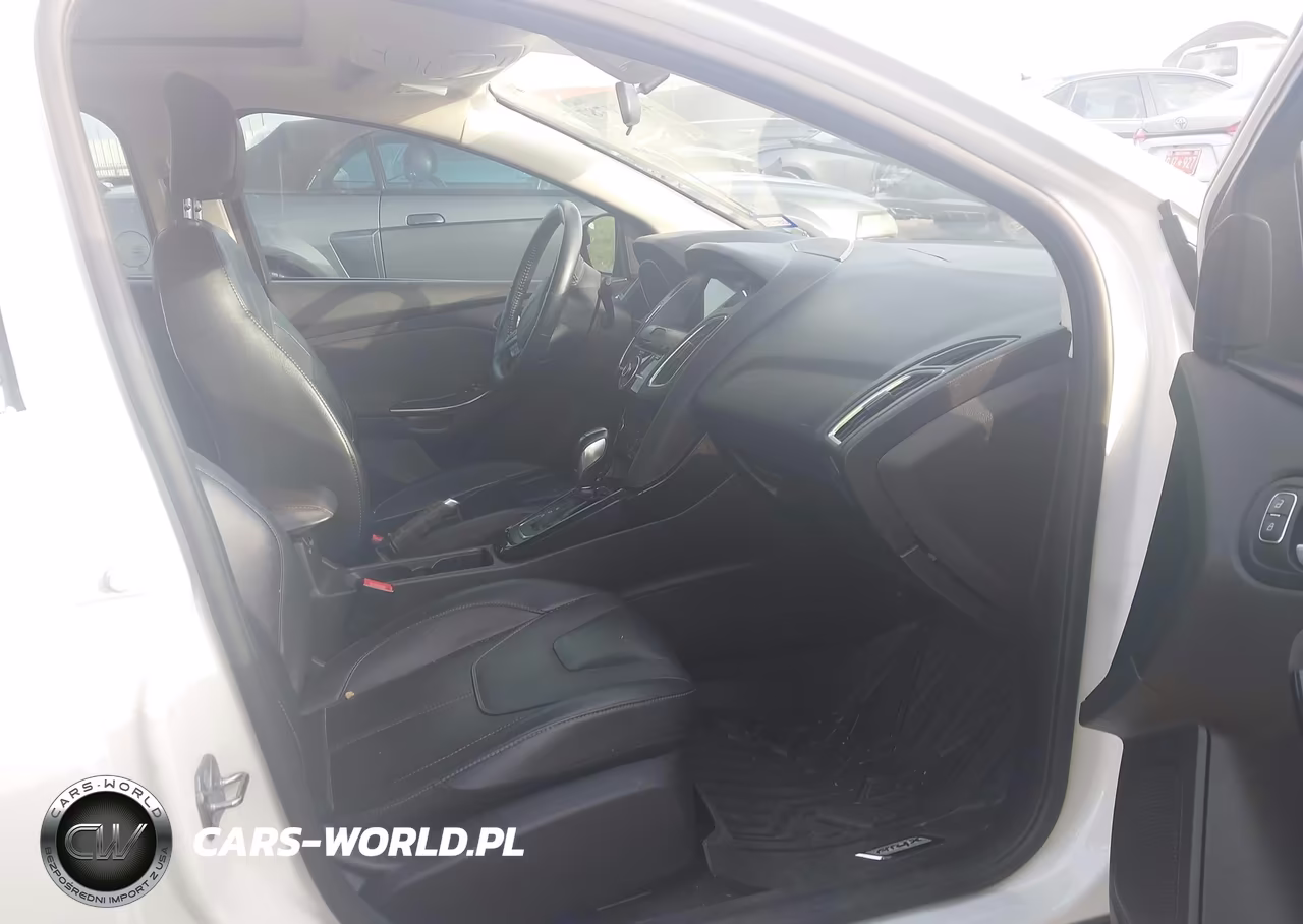 2017 Ford Focus Titanium VIN:1FADP3N2XHL299411 - 5