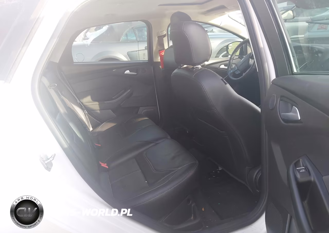 2017 Ford Focus Titanium VIN:1FADP3N2XHL299411 - 8