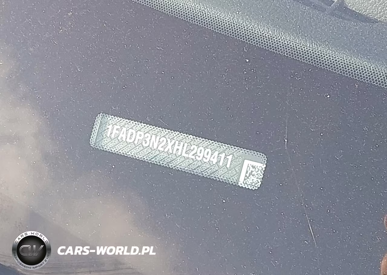2017 Ford Focus Titanium VIN:1FADP3N2XHL299411 - 9
