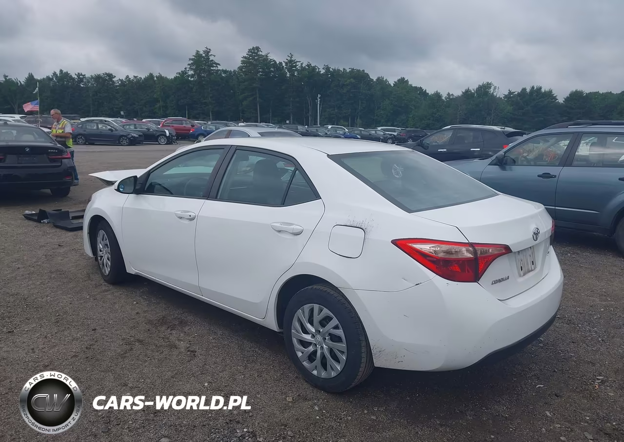 2017 Toyota Corolla Le VIN:2T1BURHE9HC904691 - 3