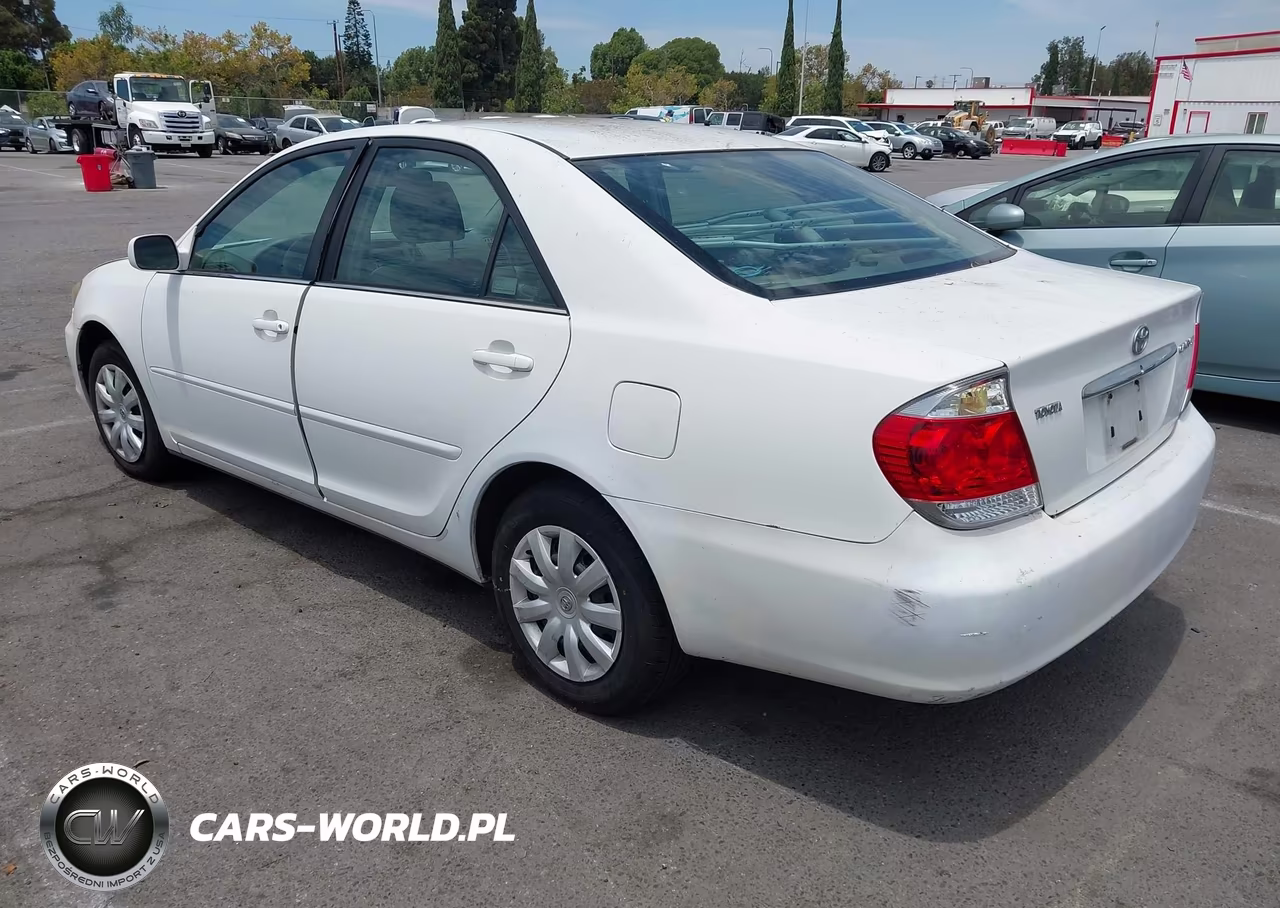 2005 Toyota Camry Le VIN:4T1BE32K55U411187 - 3