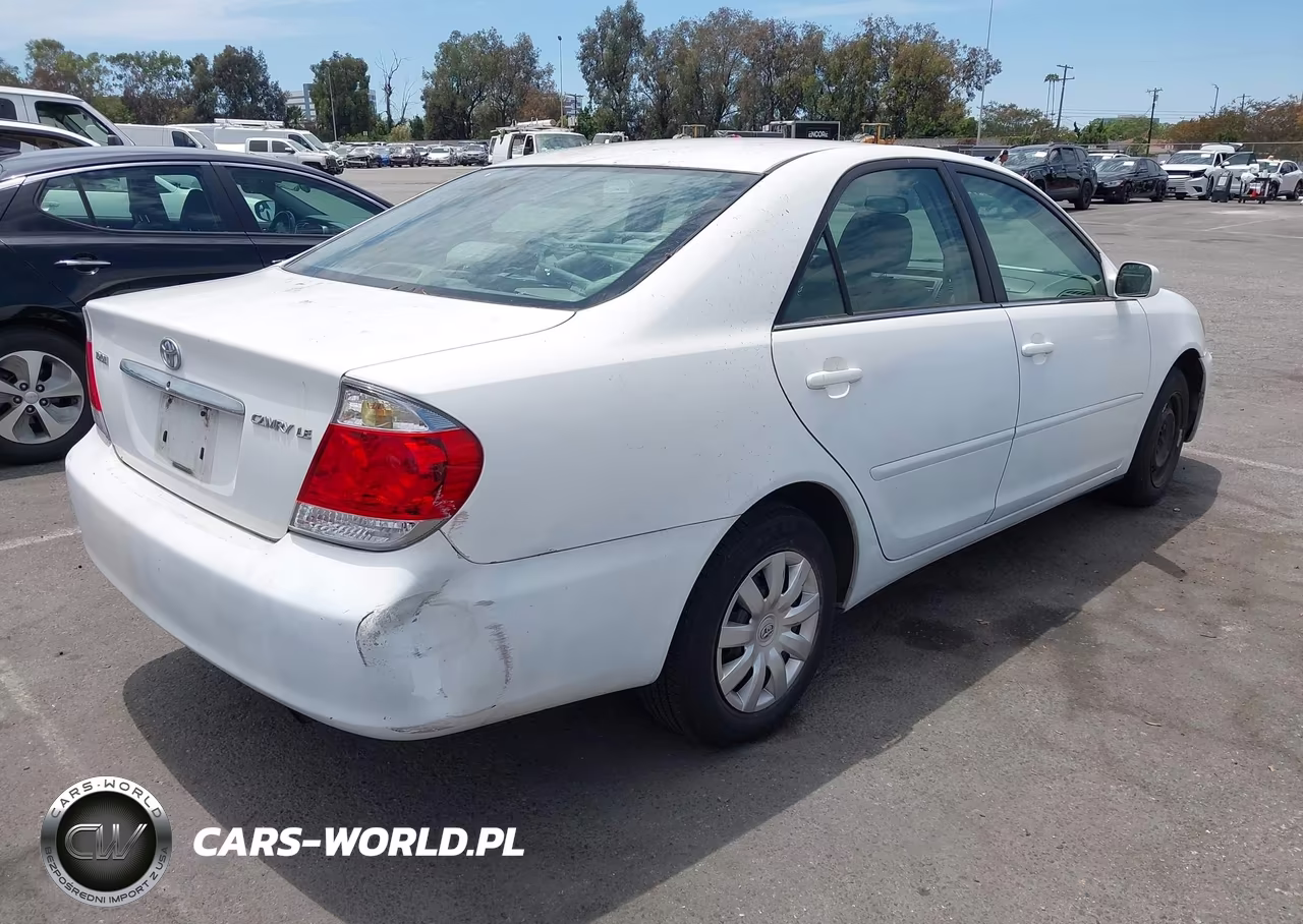 2005 Toyota Camry Le VIN:4T1BE32K55U411187 - 4