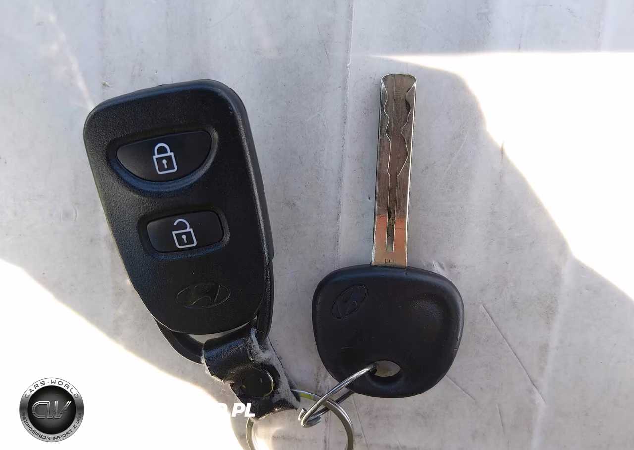 2012 Hyundai Tucson Gls VIN:KM8JUCAC8CU352853 - 11