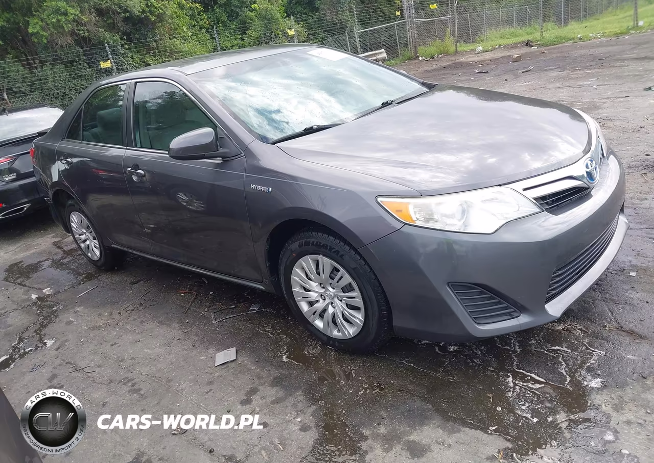 2014 Toyota Camry Hybrid Le – zdjęcie 1 z 16