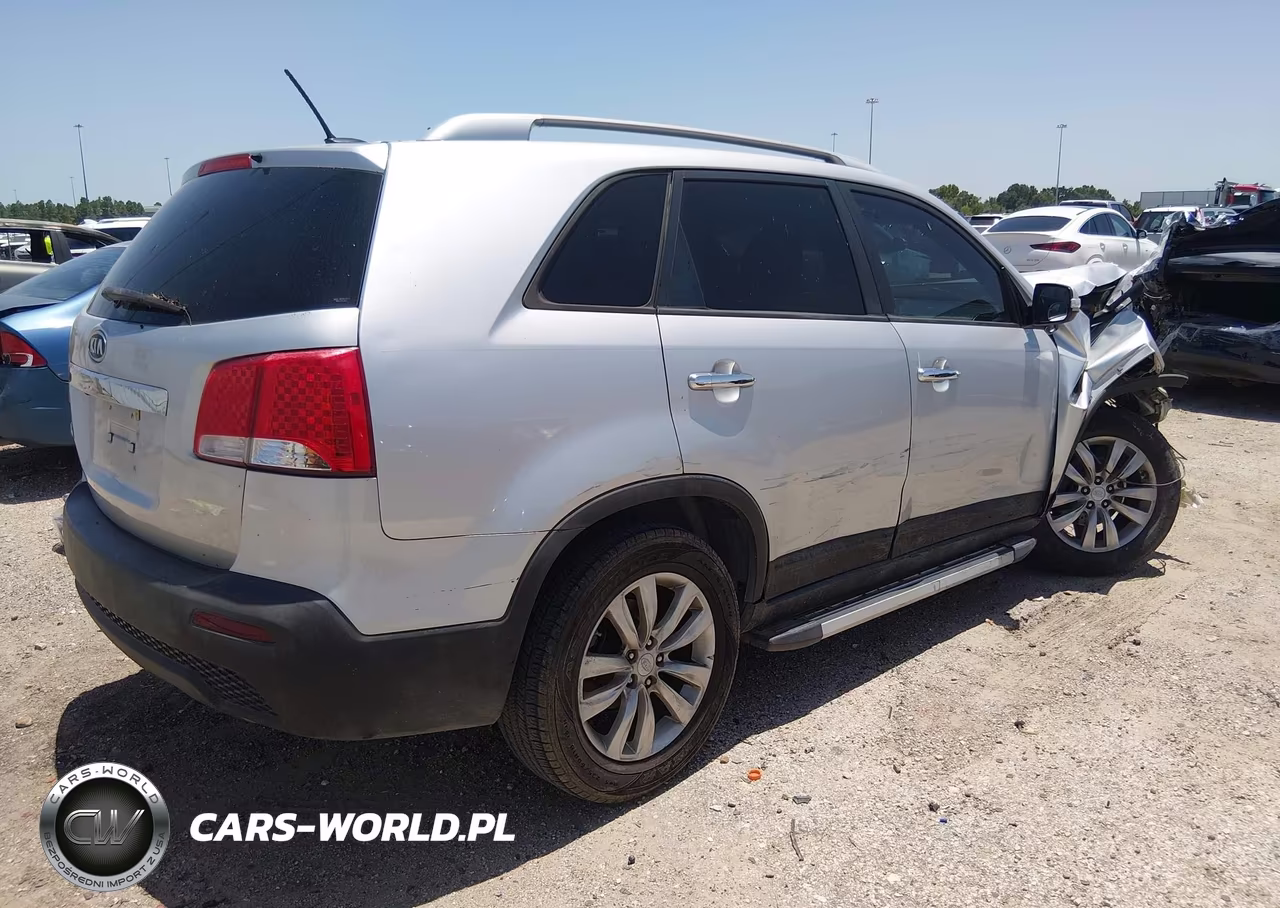 2011 Kia Sorento Lx V6 VIN:5XYKT4A28BG062797 - 4