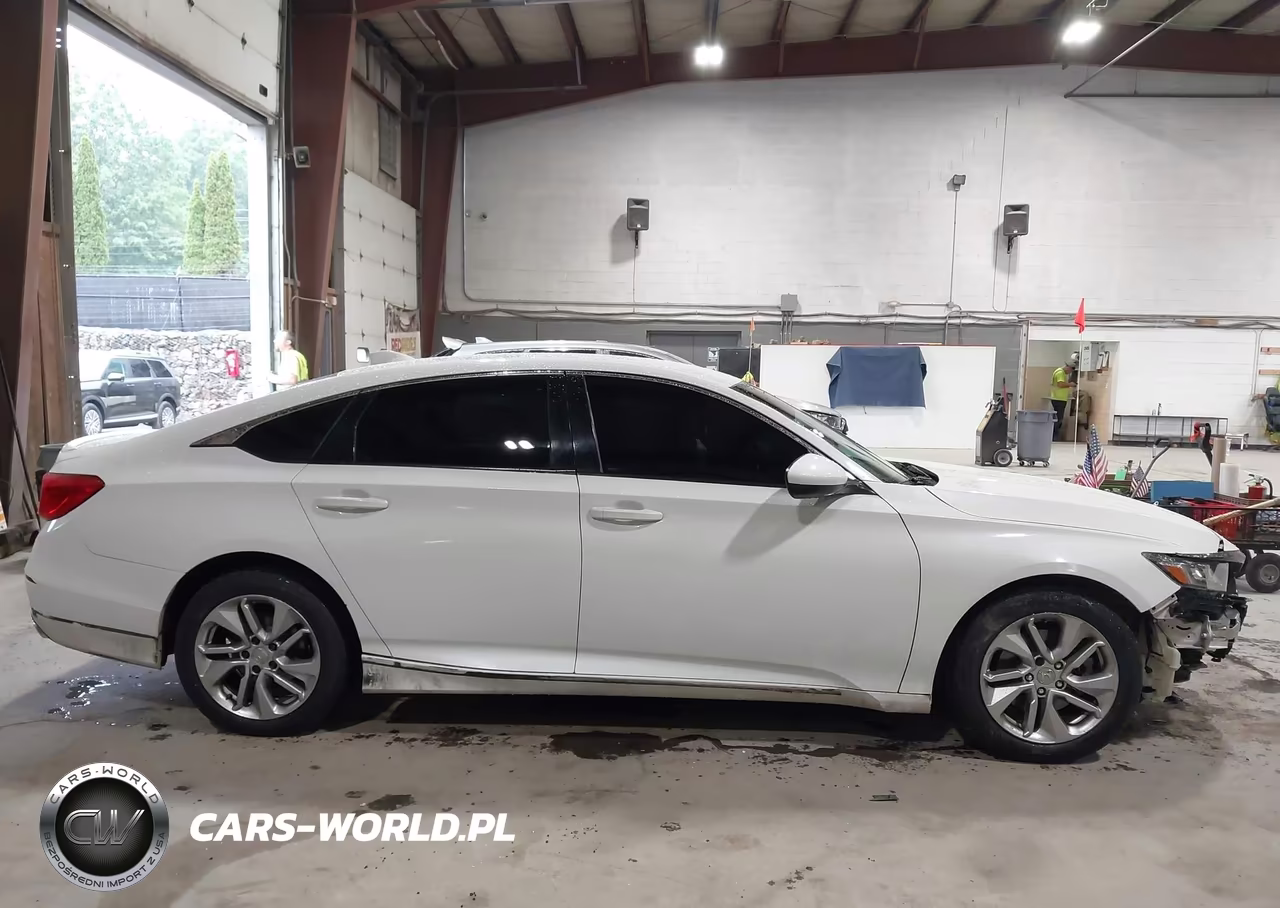 2018 Honda Accord Sport VIN:1HGCV1F32JA184585 - 14
