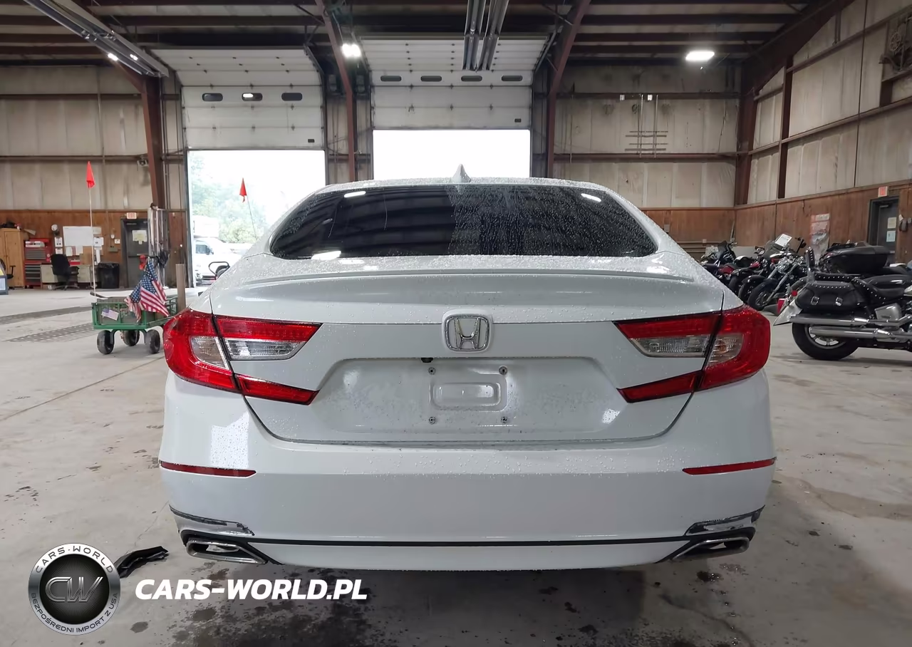 2018 Honda Accord Sport VIN:1HGCV1F32JA184585 - 17