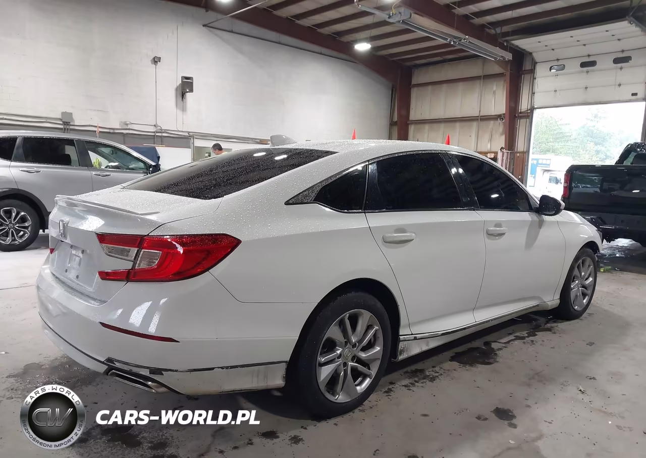 2018 Honda Accord Sport VIN:1HGCV1F32JA184585 - 4