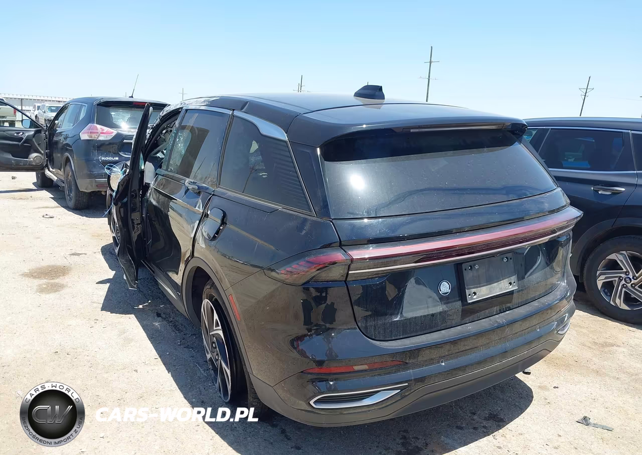 2025 Lincoln Nautilus Premiere VIN:5LMPJ8JA0SJ948292 - 3