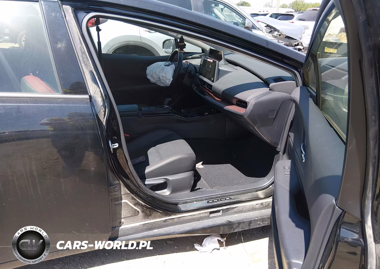 2025 Toyota Prius Plug-In Hybrid Xse VIN:JTDACACU2S3042851 - 5