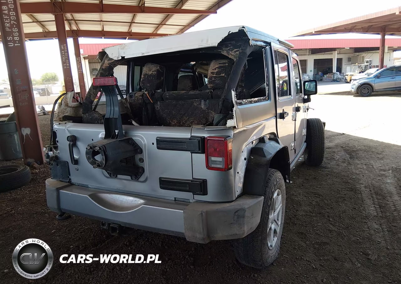 2018 Jeep Wrangler Jk Unlimited Sahara 4X4 VIN:1C4BJWEG8JL937208 - 4