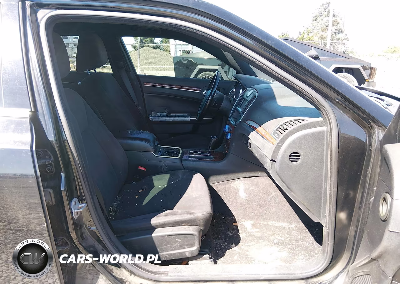 2012 Chrysler 300 VIN:2C3CCAAG0CH114171 - 5