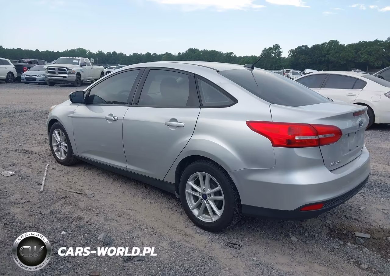 2015 Ford Focus Se VIN:1FADP3F29FL375812 - 3