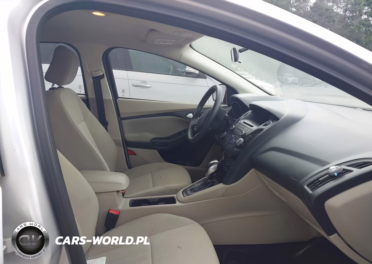 2015 Ford Focus Se VIN:1FADP3F29FL375812 - 5