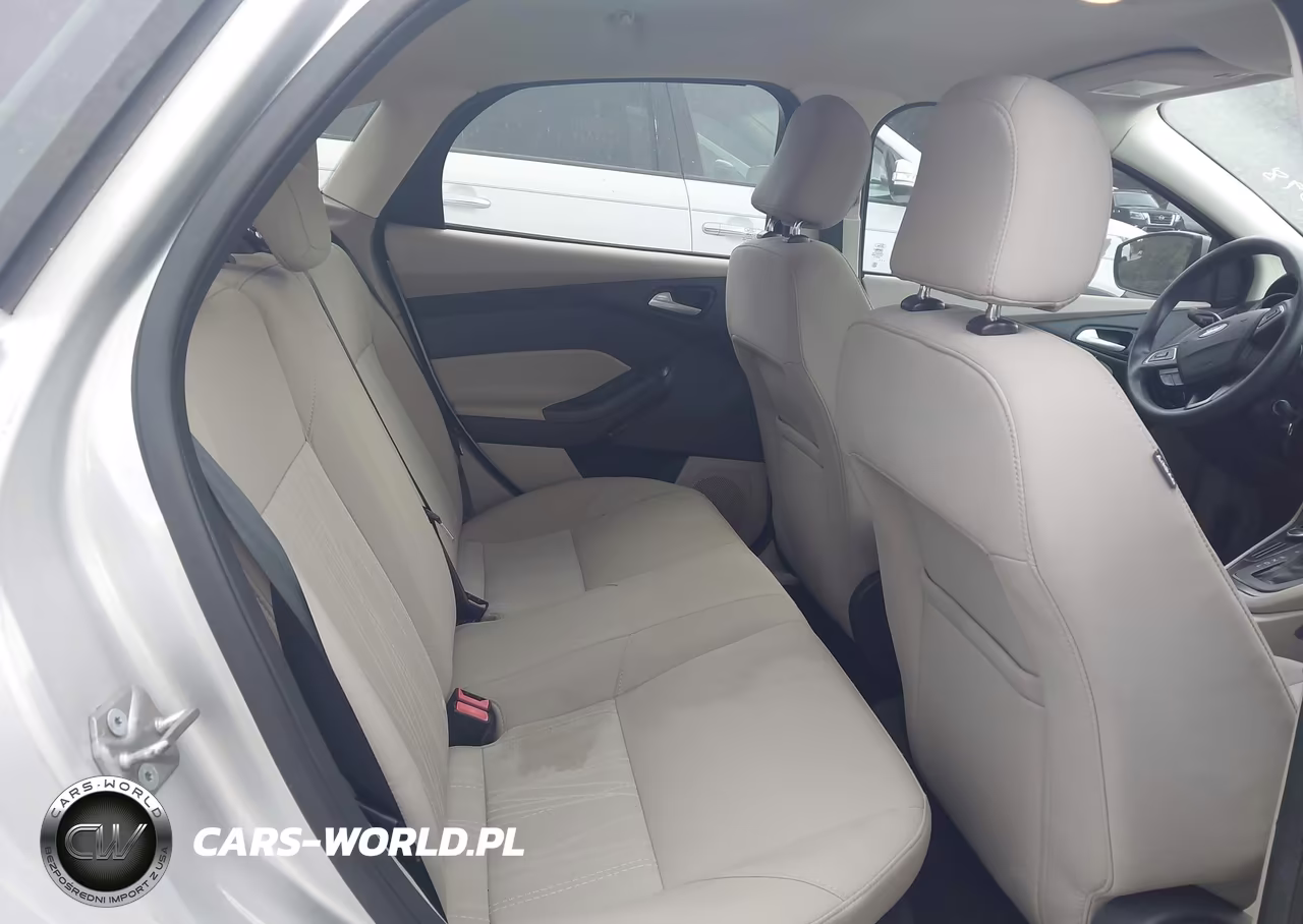 2015 Ford Focus Se VIN:1FADP3F29FL375812 - 8
