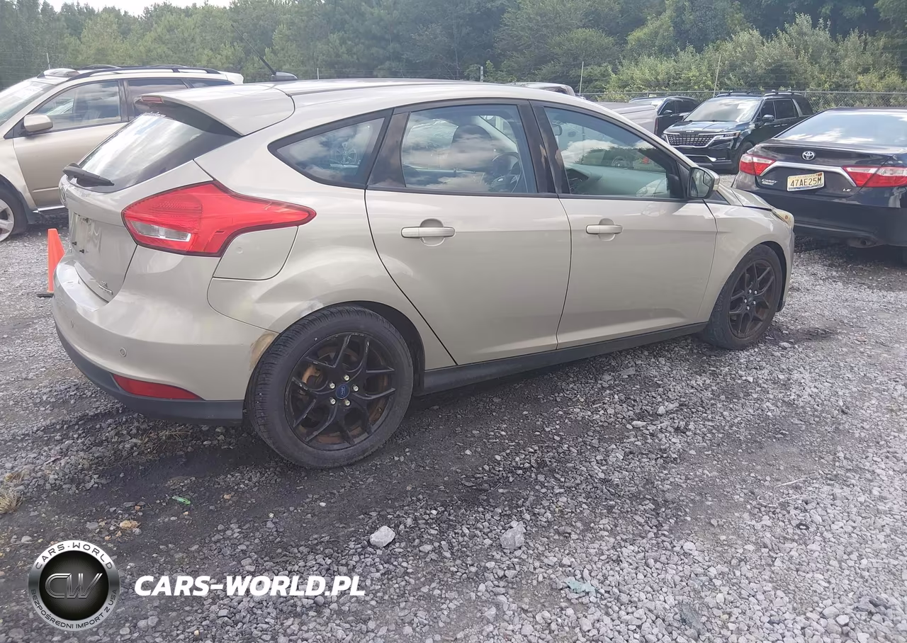 2016 Ford Focus Se VIN:1FADP3K20GL329602 - 4