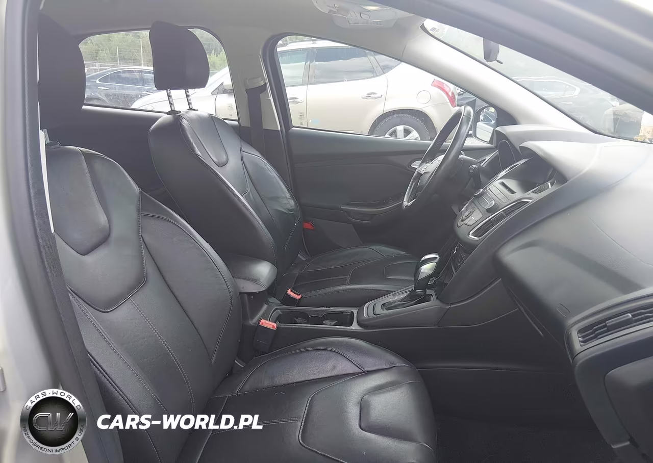 2016 Ford Focus Se VIN:1FADP3K20GL329602 - 5