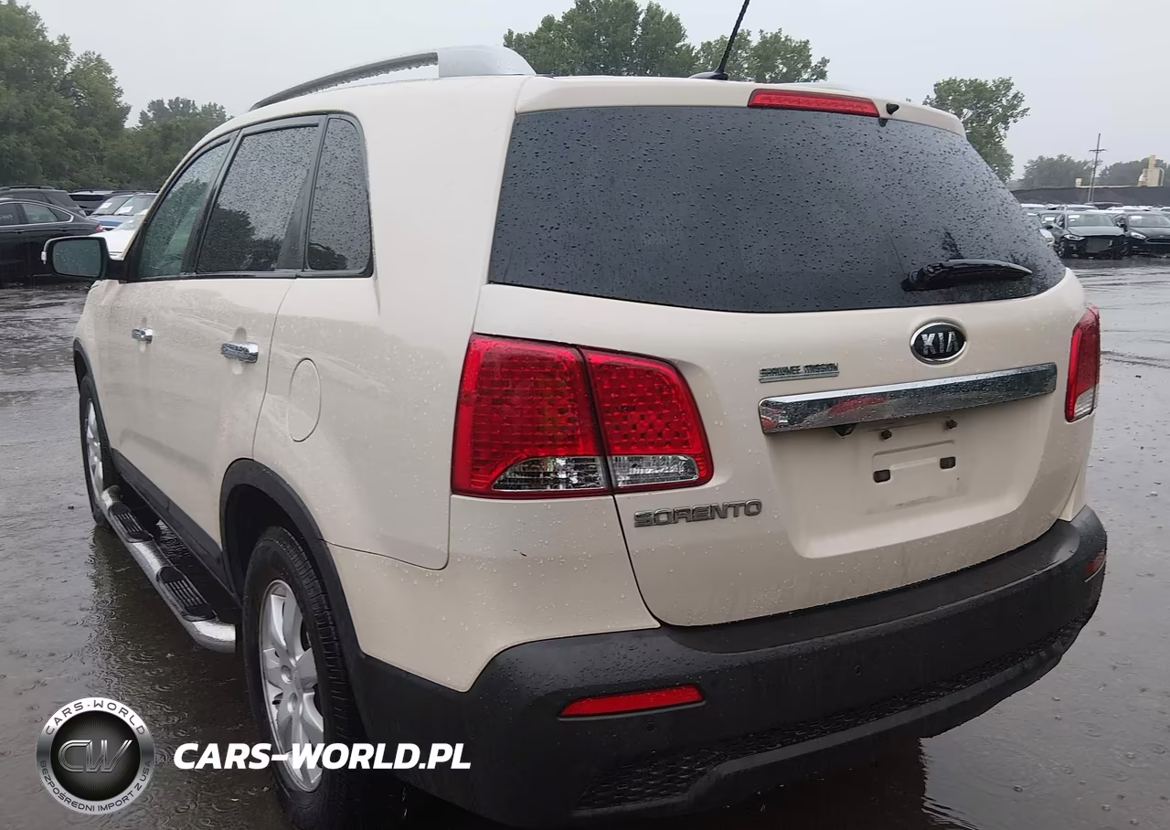 2011 Kia Sorento Lx VIN:5XYKT3A17BG079964 - 3