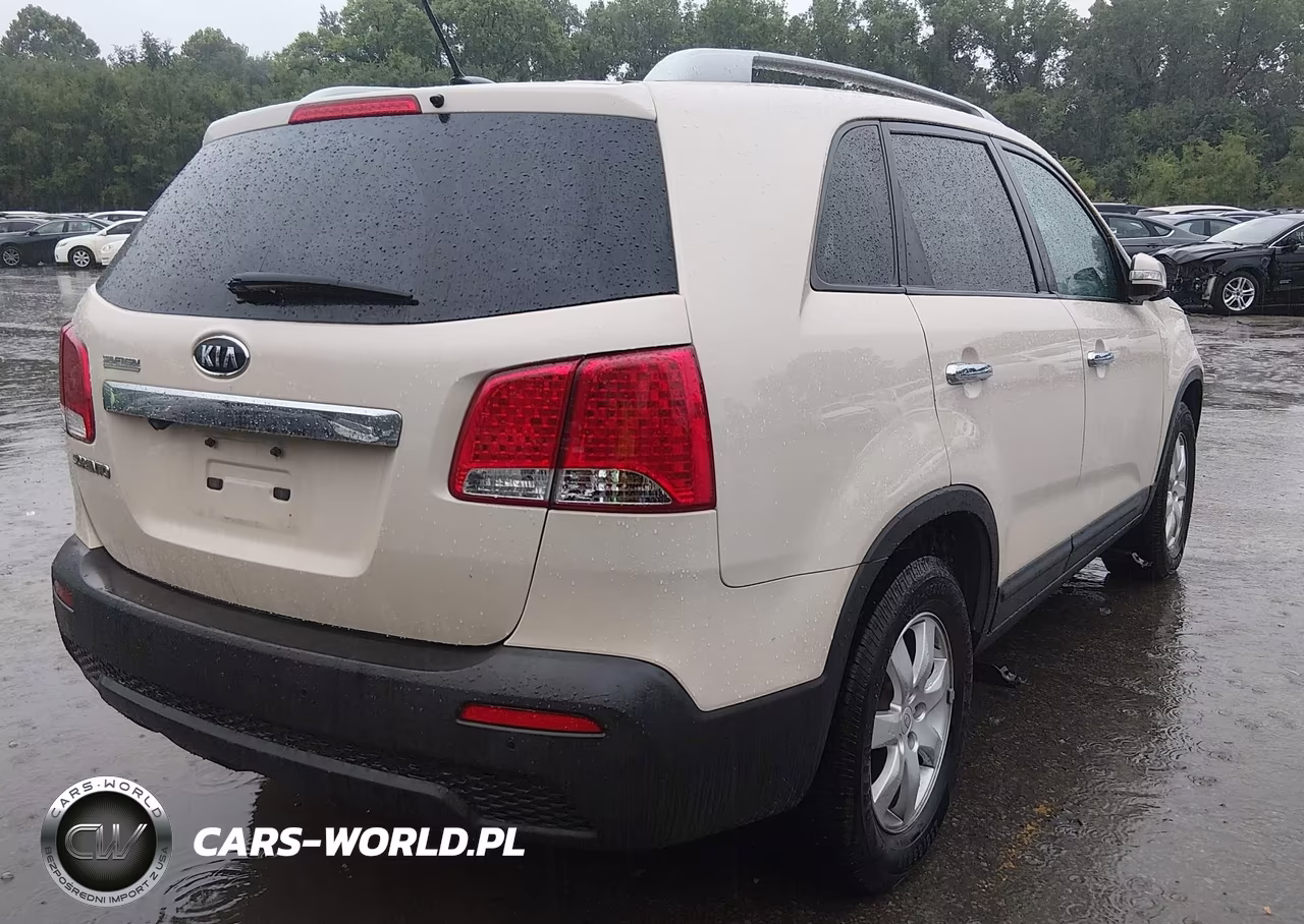 2011 Kia Sorento Lx VIN:5XYKT3A17BG079964 - 4