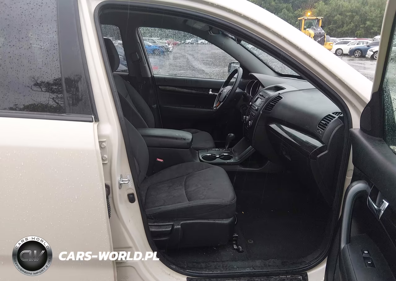 2011 Kia Sorento Lx VIN:5XYKT3A17BG079964 - 5