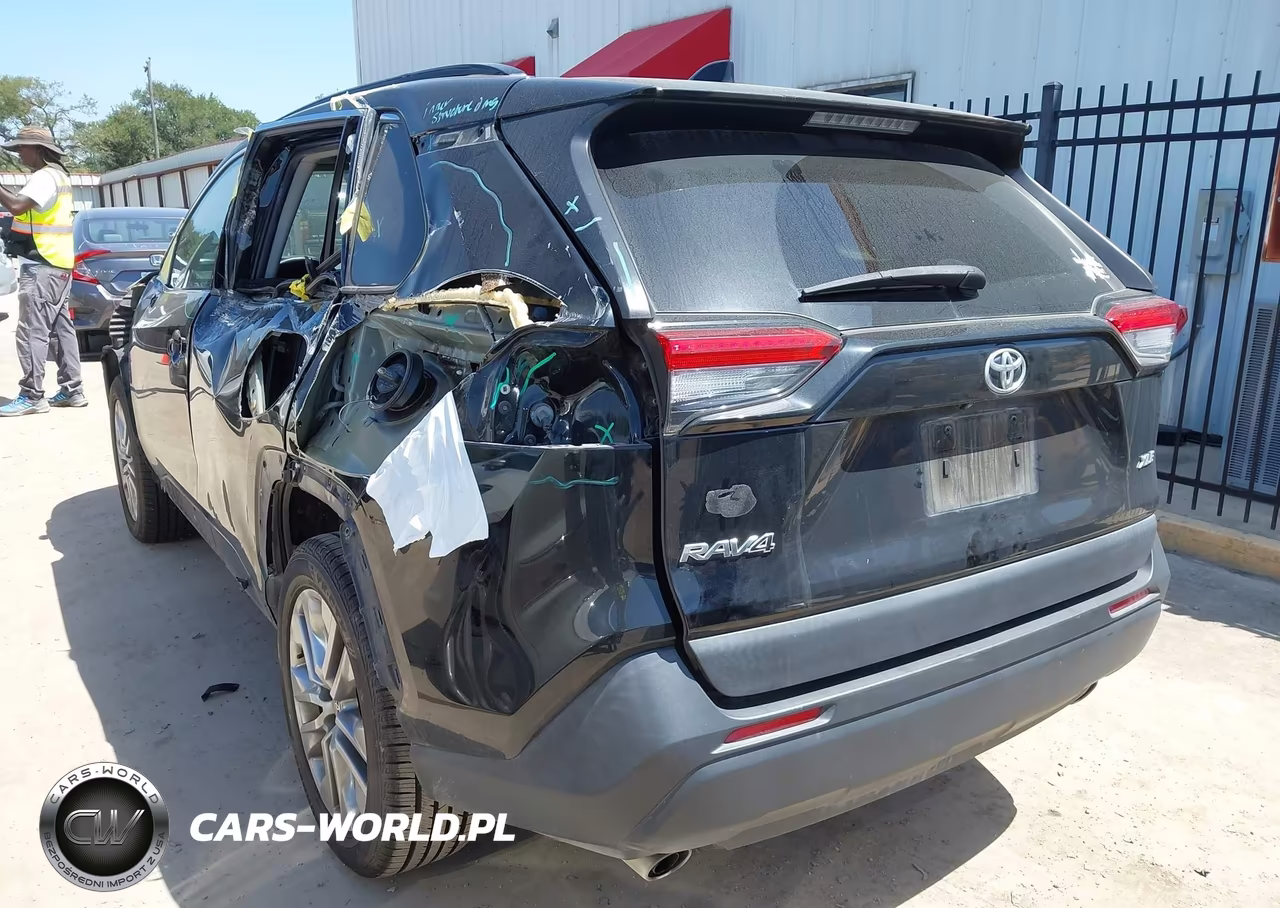 2023 Toyota Rav4 Xle Premium VIN:2T3C1RFV9PW256757 - 3
