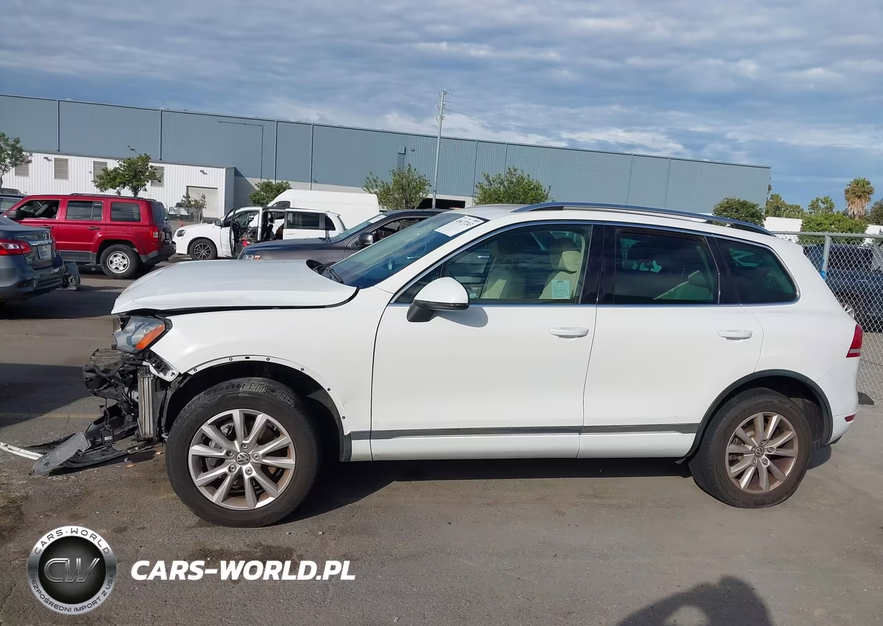 2013 Volkswagen Touareg Tdi Sport VIN:WVGEP9BP2DD013441 - 13