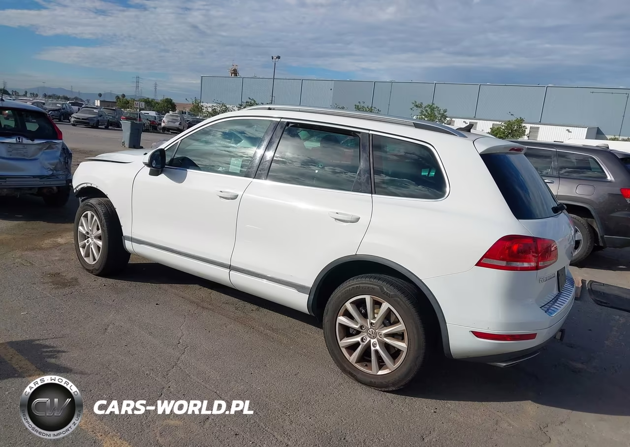 2013 Volkswagen Touareg Tdi Sport VIN:WVGEP9BP2DD013441 - 3