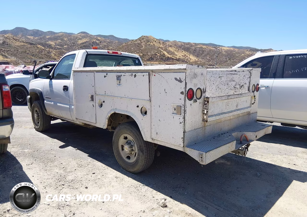 2005 Chevrolet Silverado 2500Hd Work Truck VIN:1GCHC24U65E206615 - 3