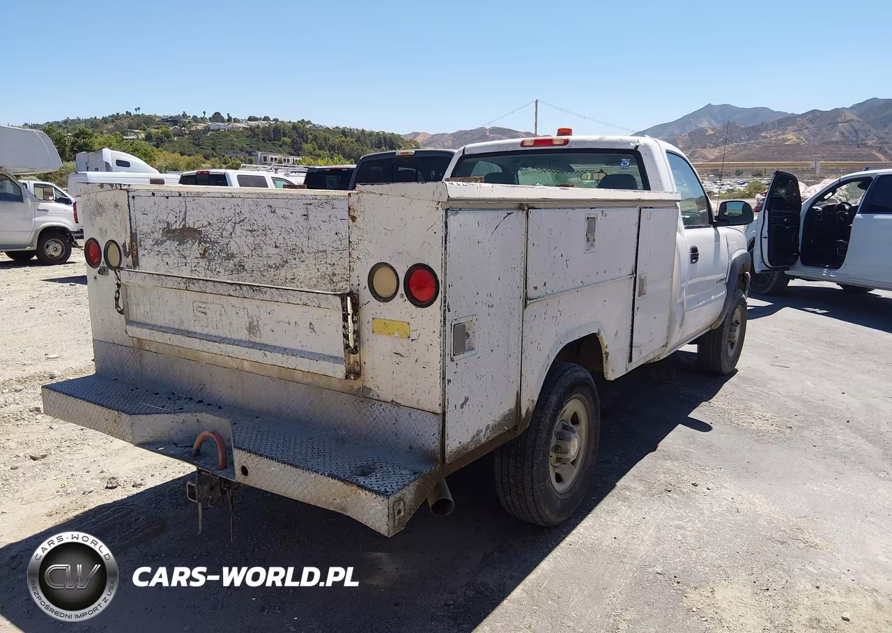 2005 Chevrolet Silverado 2500Hd Work Truck VIN:1GCHC24U65E206615 - 4