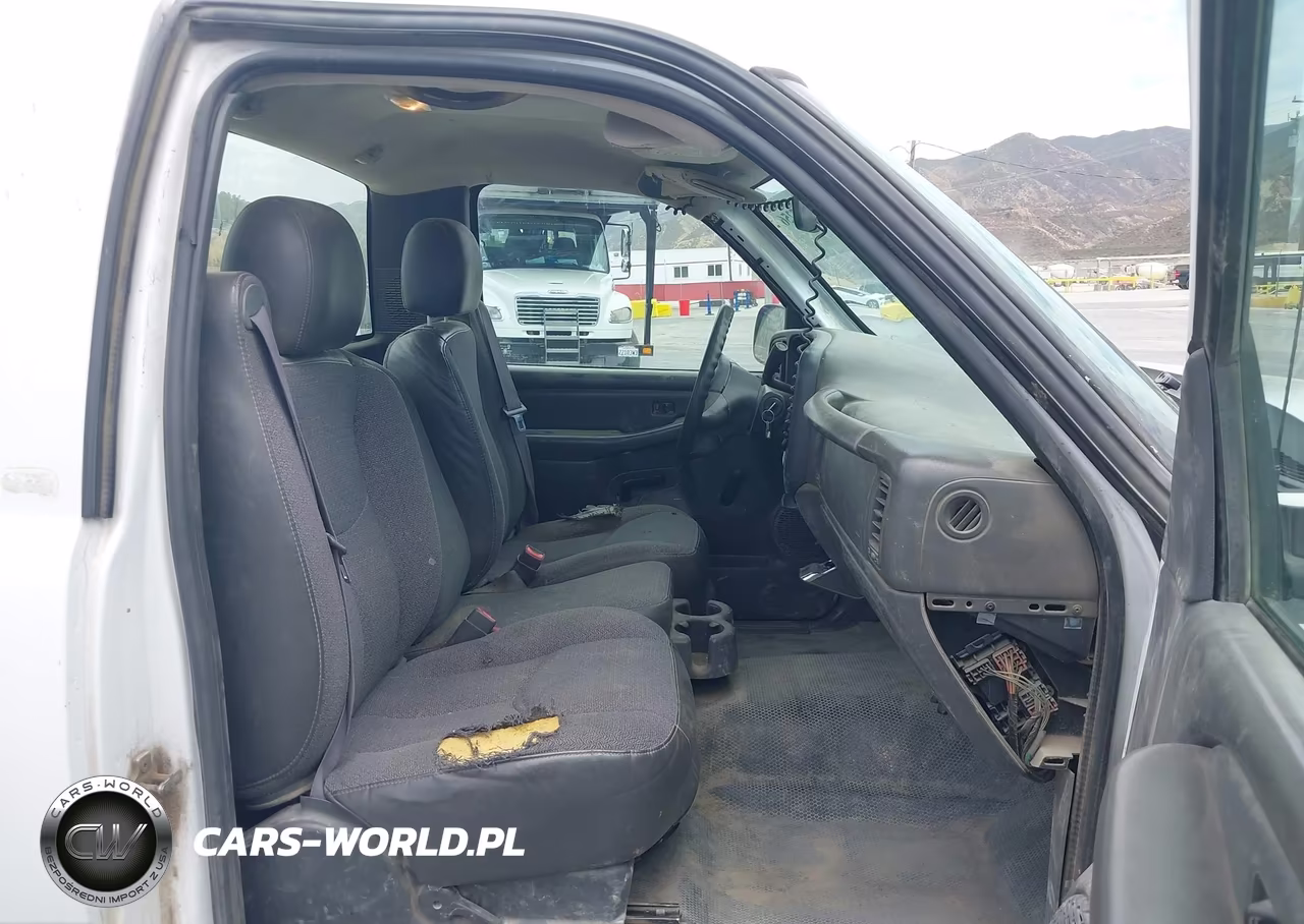 2005 Chevrolet Silverado 2500Hd Work Truck VIN:1GCHC24U65E206615 - 5
