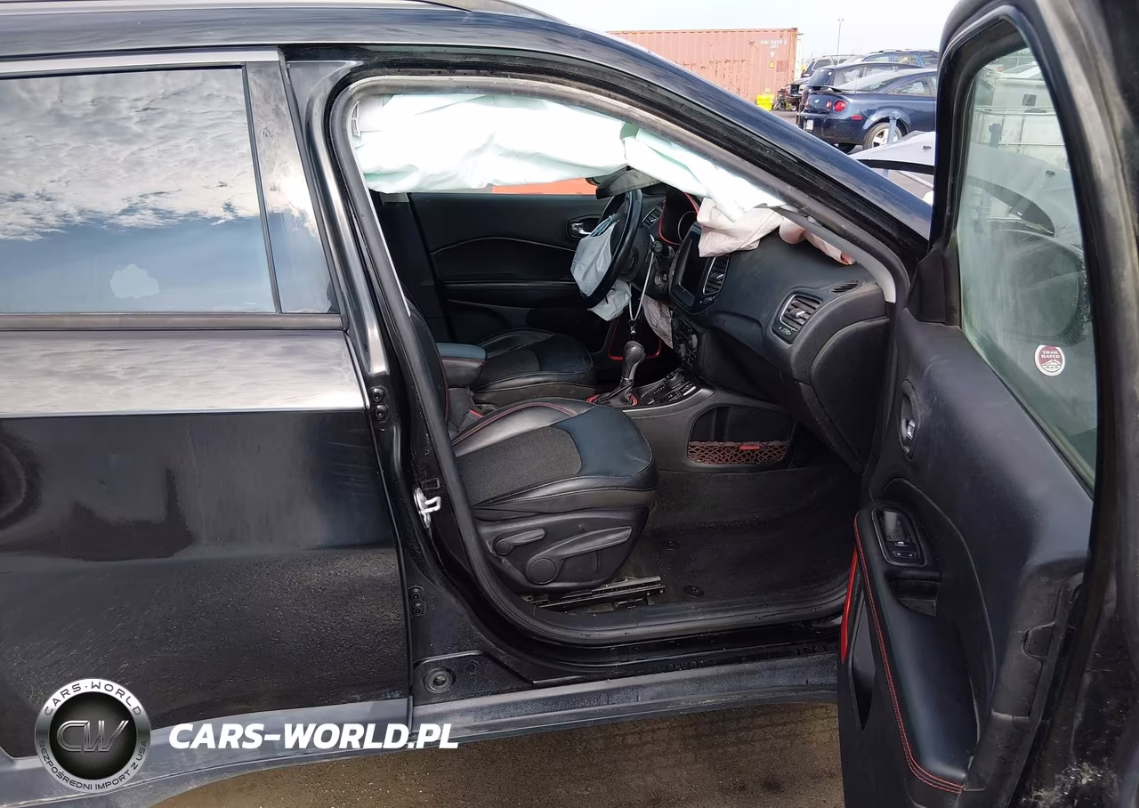 2019 Jeep Compass Trailhawk 4X4 VIN:3C4NJDDB1KT592617 - 5