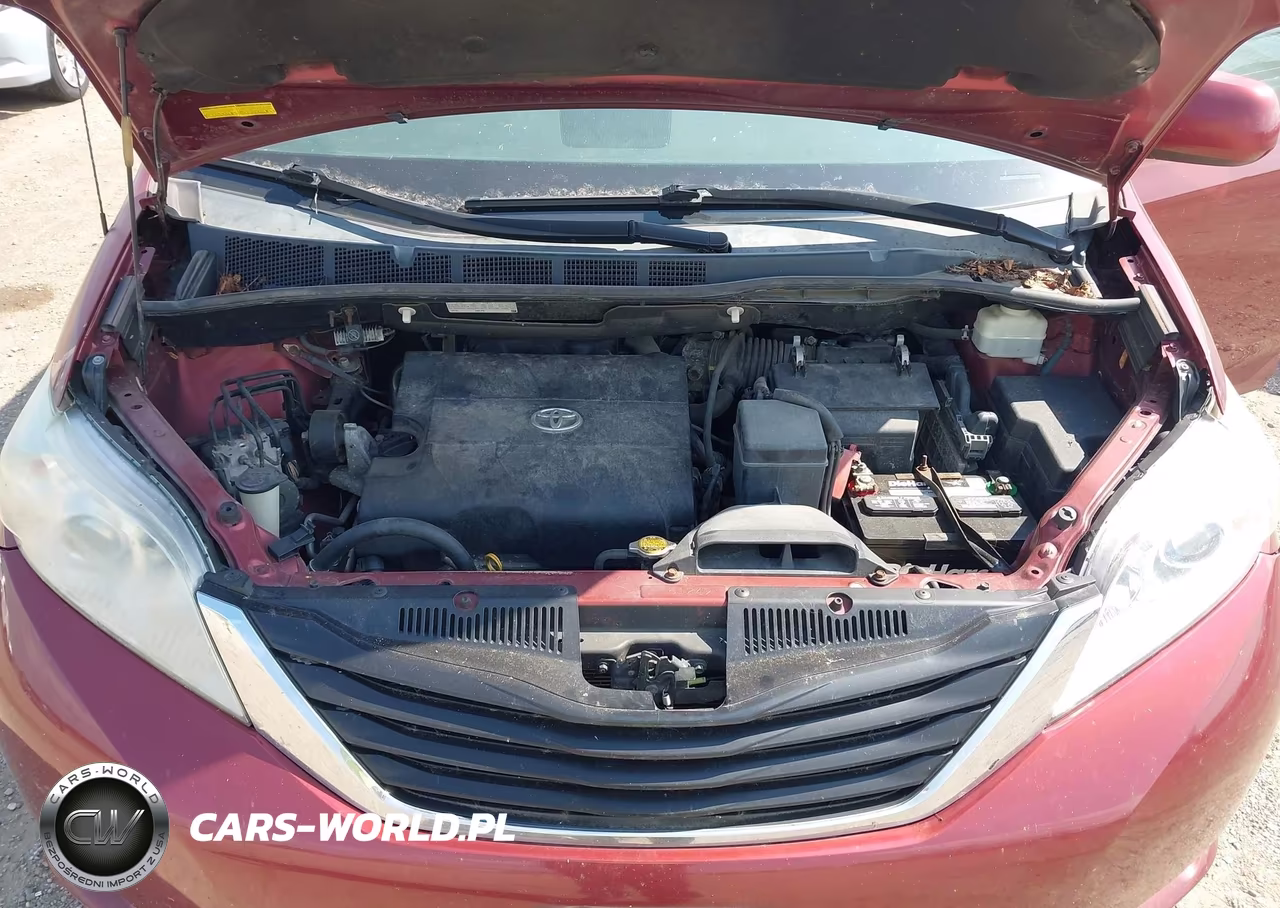 2011 Toyota Sienna Le V6 VIN:5TDKK3DC5BS052619 - 10