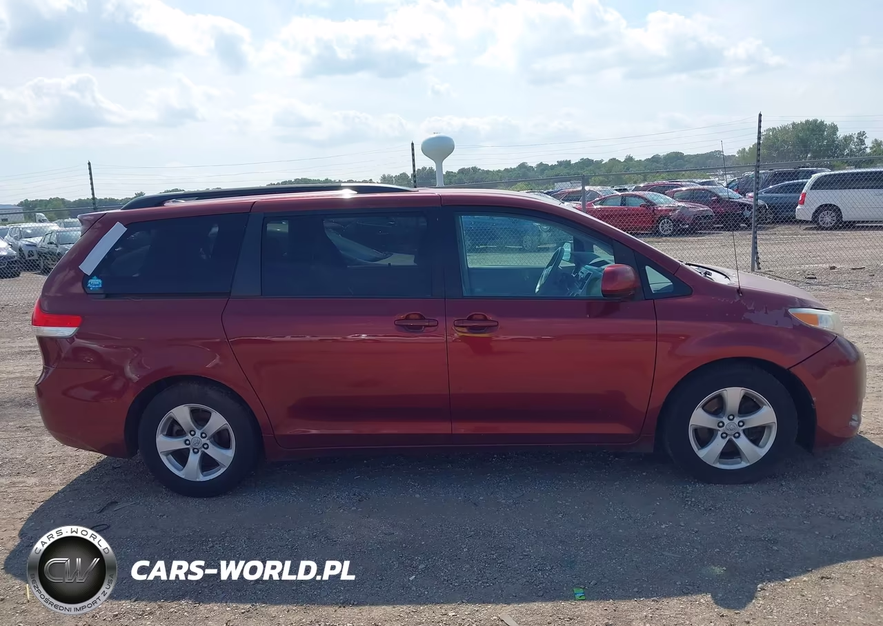 2011 Toyota Sienna Le V6 VIN:5TDKK3DC5BS052619 - 13
