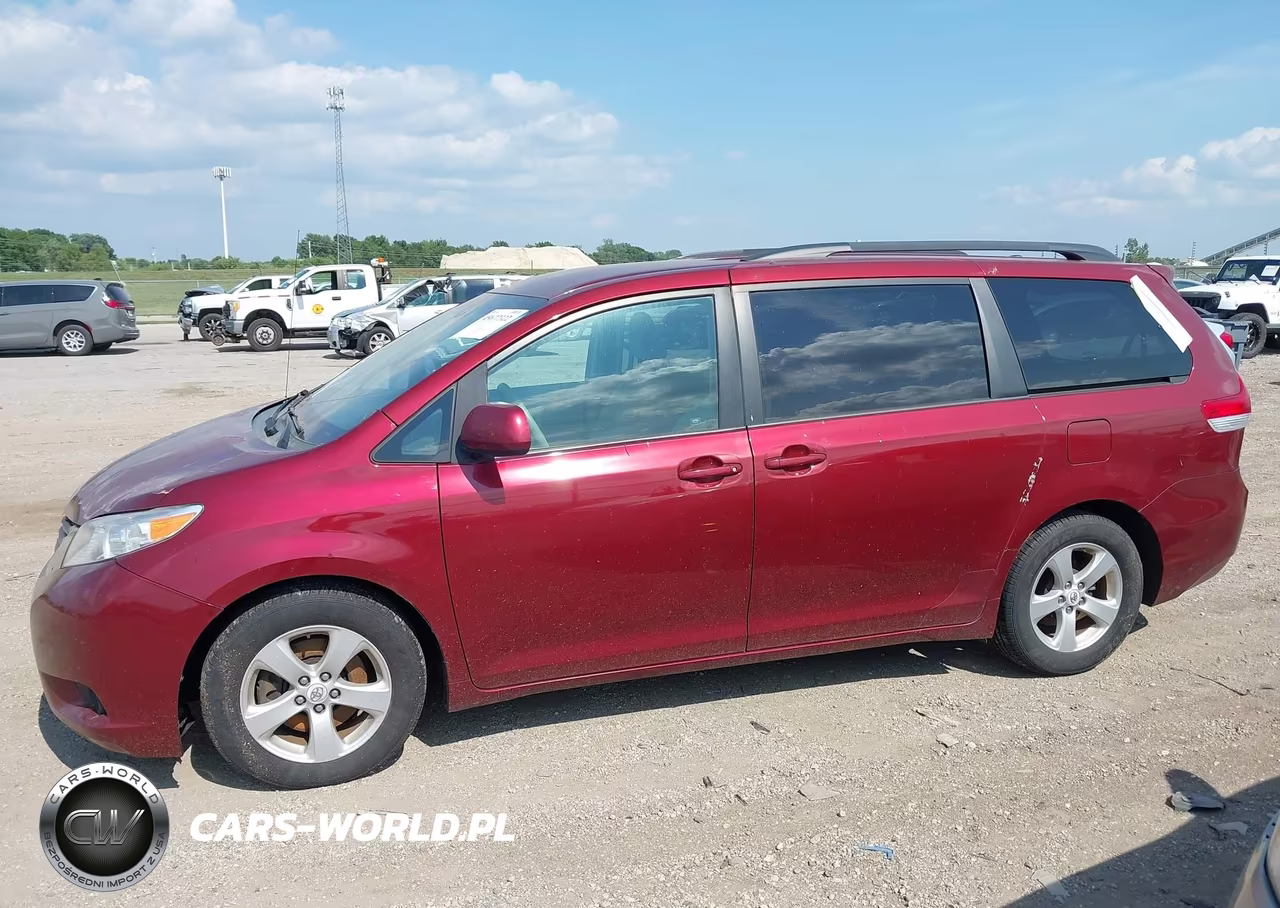 2011 Toyota Sienna Le V6 VIN:5TDKK3DC5BS052619 - 14