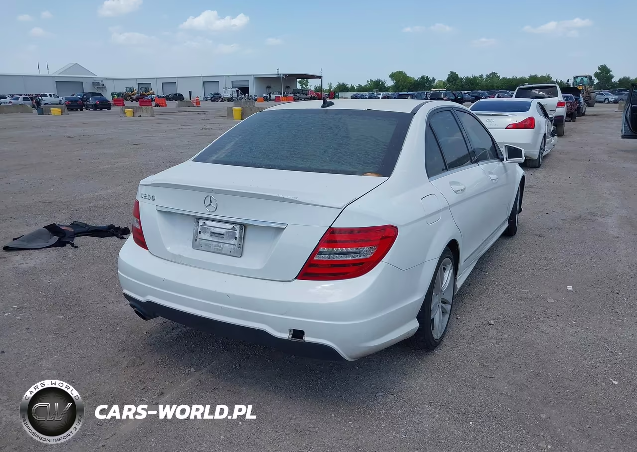 2013 Mercedes-Benz C 250 Sport VIN:WDDGF4HB2DR262894 - 4