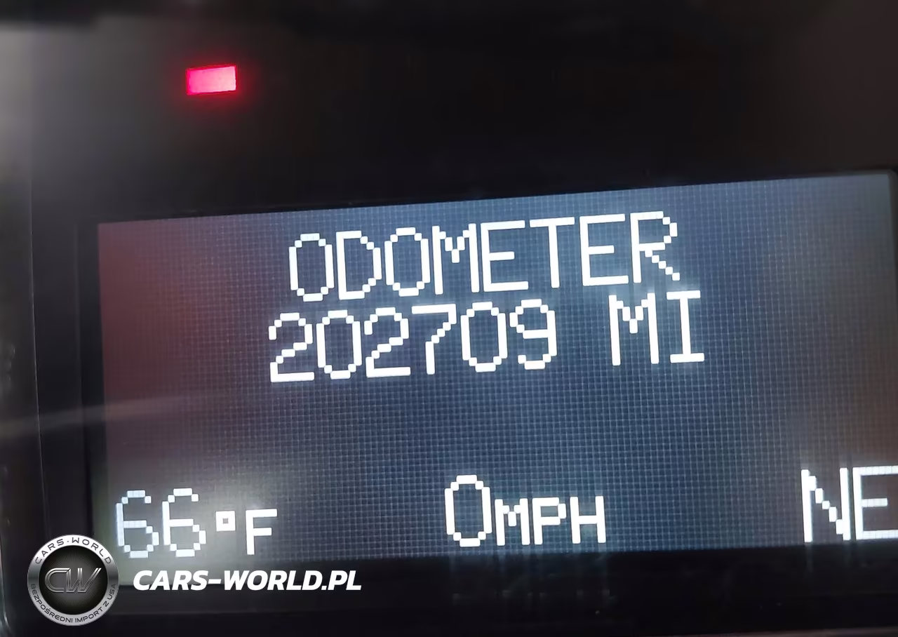 2010 Cadillac Escalade Premium VIN:1GYUKCEF7AR172981 - 15