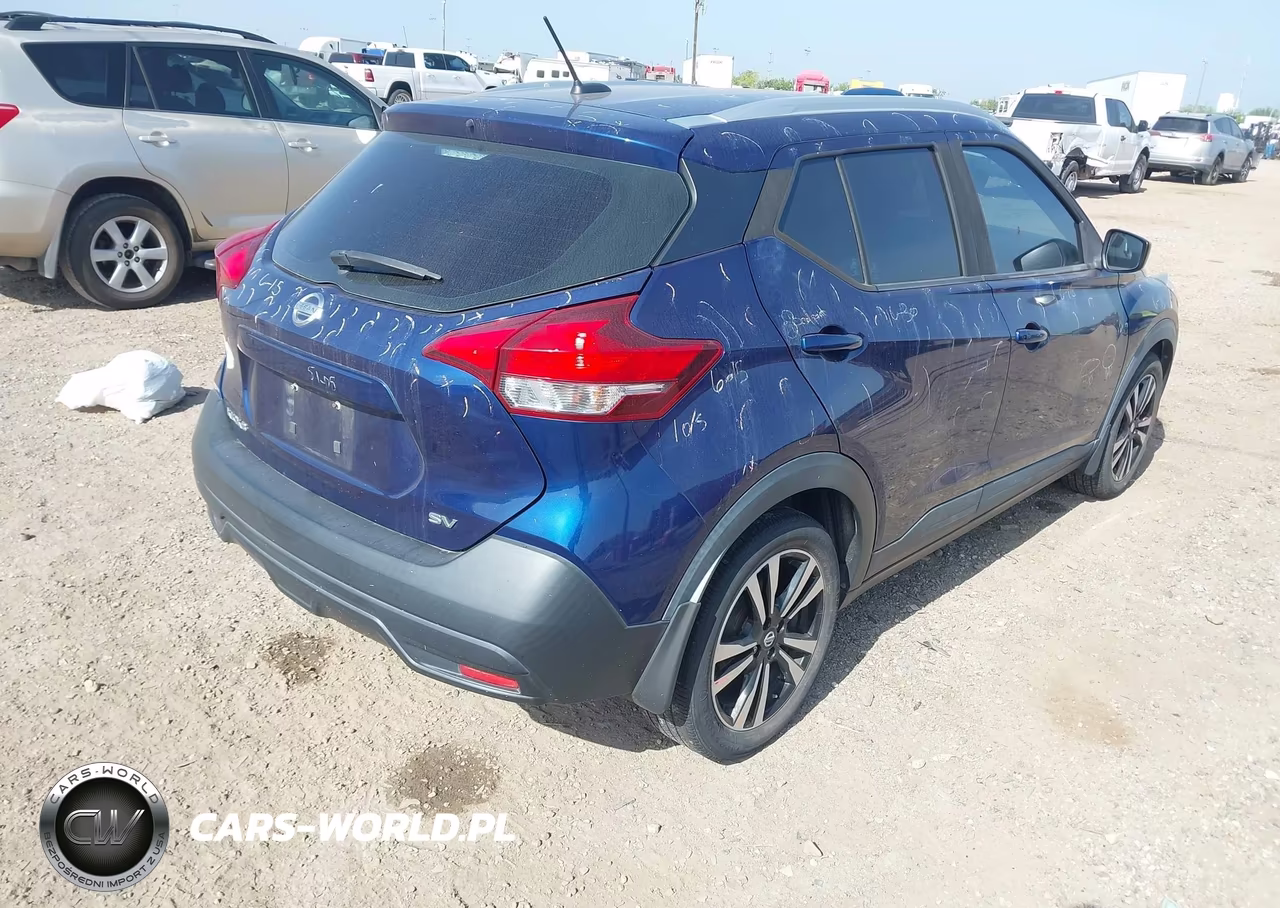 2018 Nissan Kicks Sv VIN:3N1CP5CU8JL543818 - 4