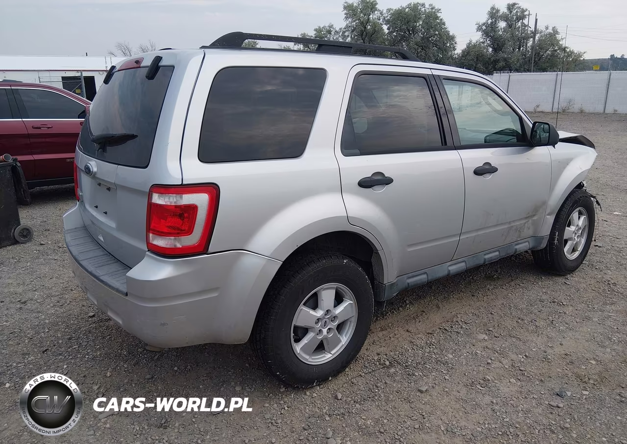 2010 Ford Escape Xlt VIN:1FMCU0D71AKC64838 - 4