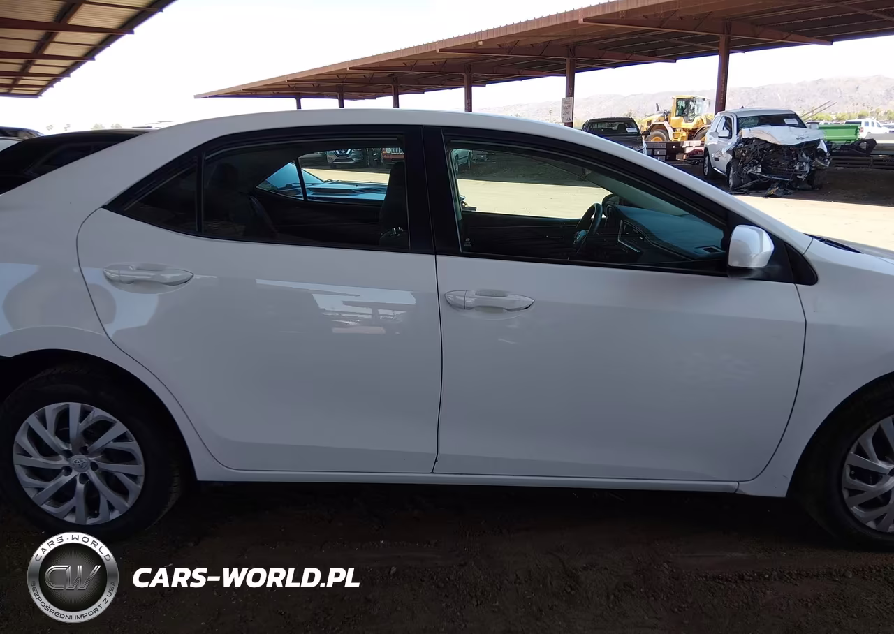 2018 Toyota Corolla Le VIN:2T1BURHE4JC976162 - 13