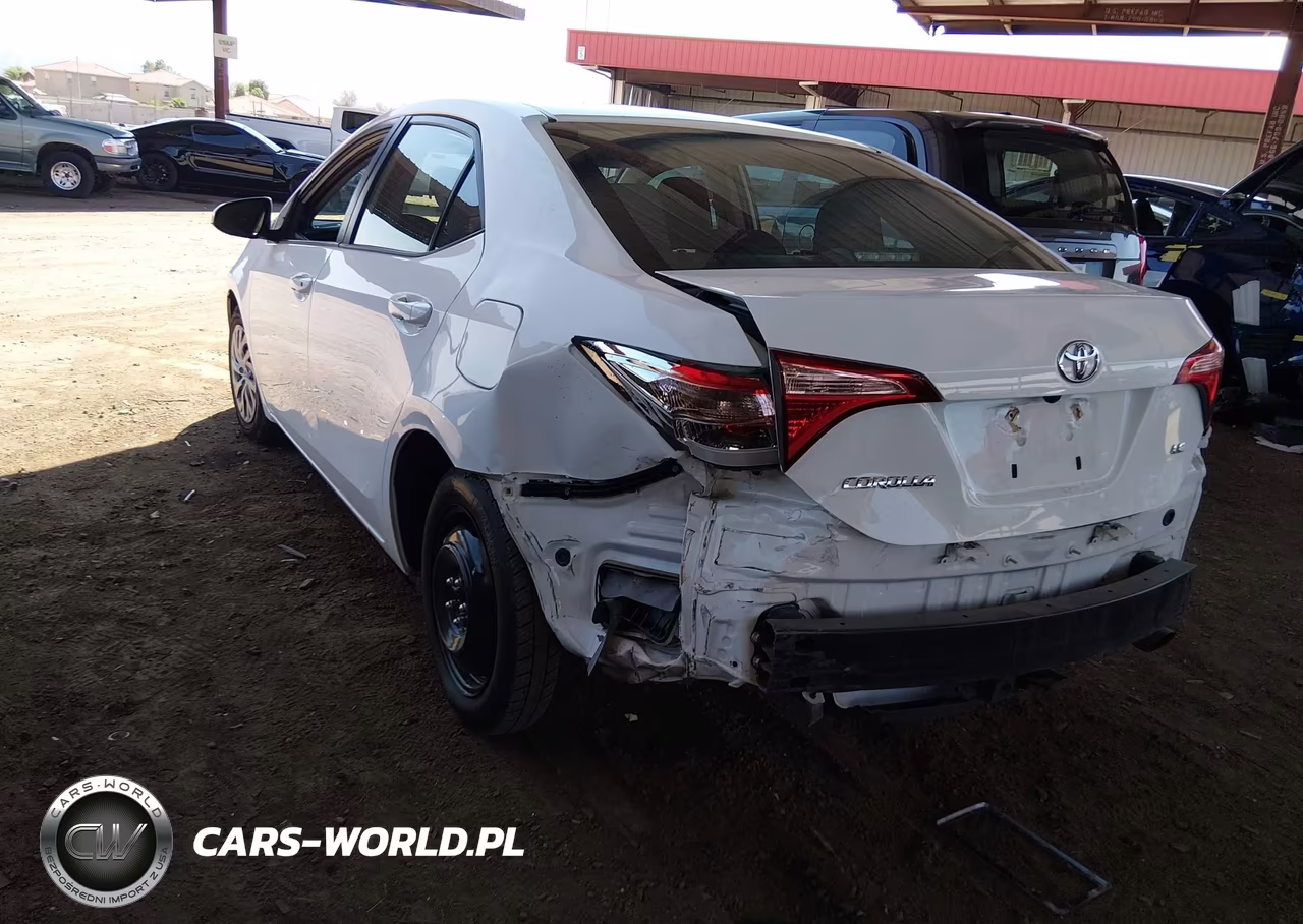 2018 Toyota Corolla Le VIN:2T1BURHE4JC976162 - 3
