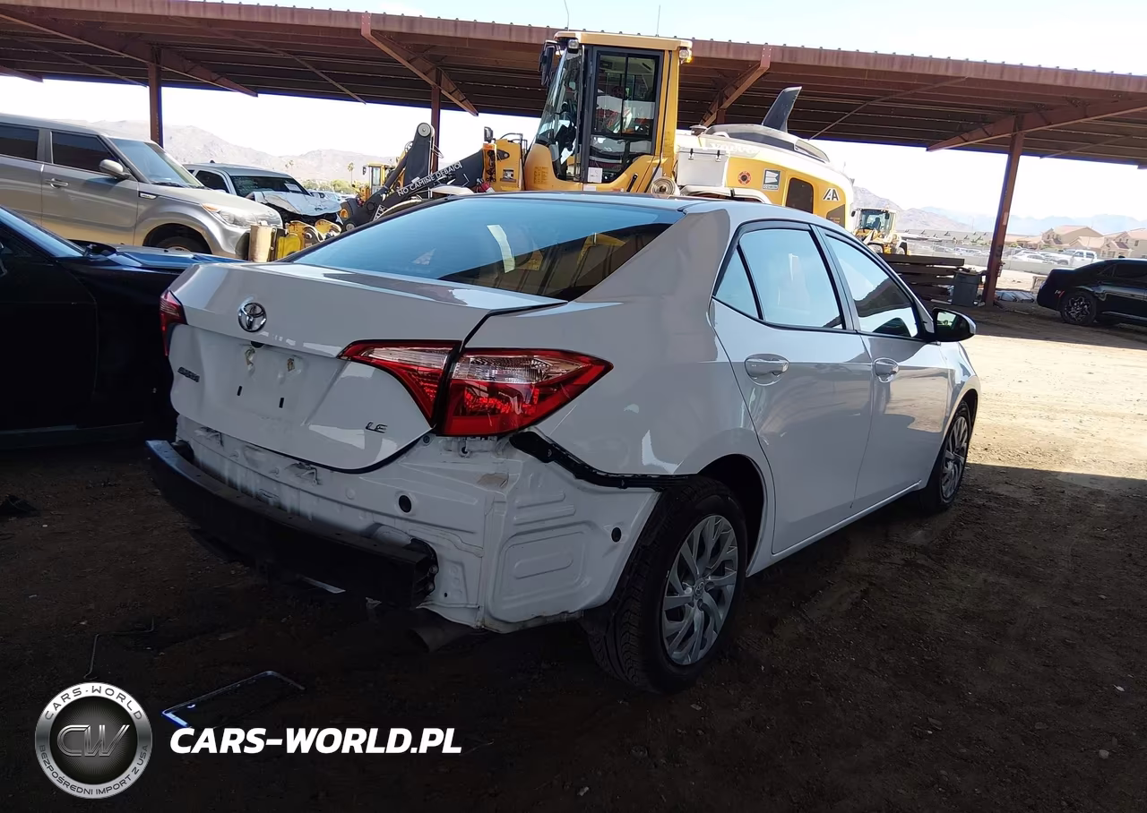 2018 Toyota Corolla Le VIN:2T1BURHE4JC976162 - 4