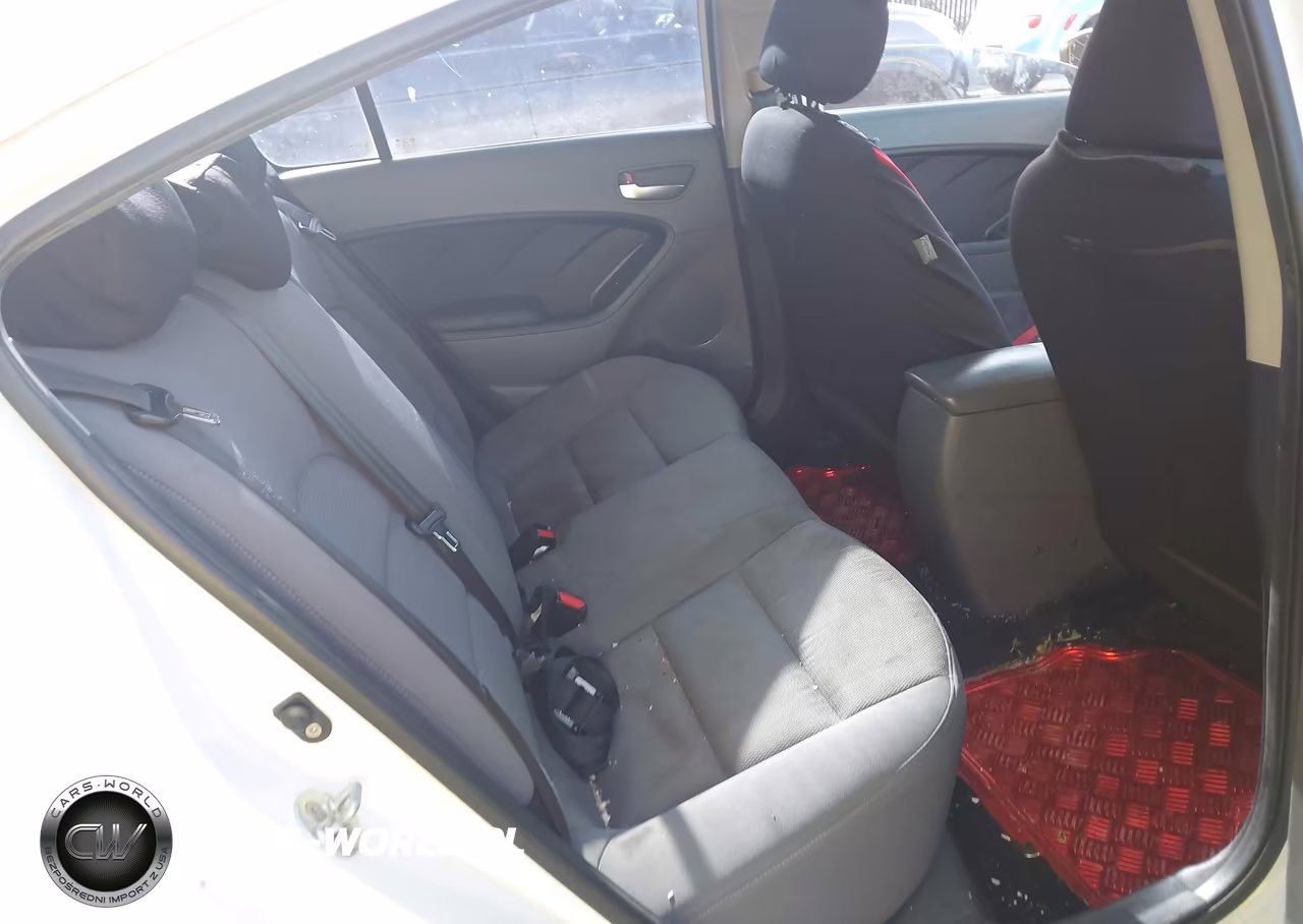 2017 Kia Forte Lx VIN:3KPFK4A71HE077342 - 8