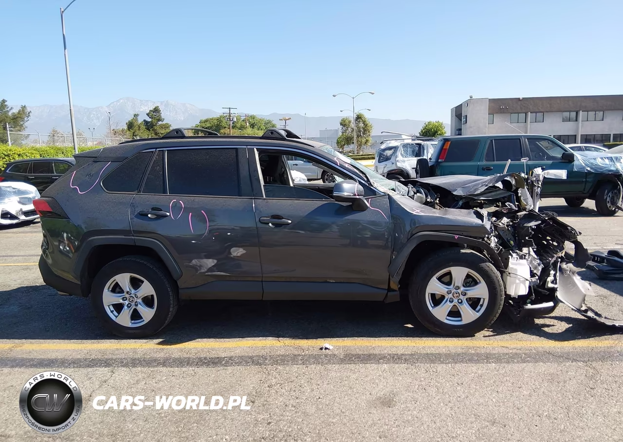 2021 Toyota Rav4 Xle VIN:2T3P1RFV8MW180185 - 13
