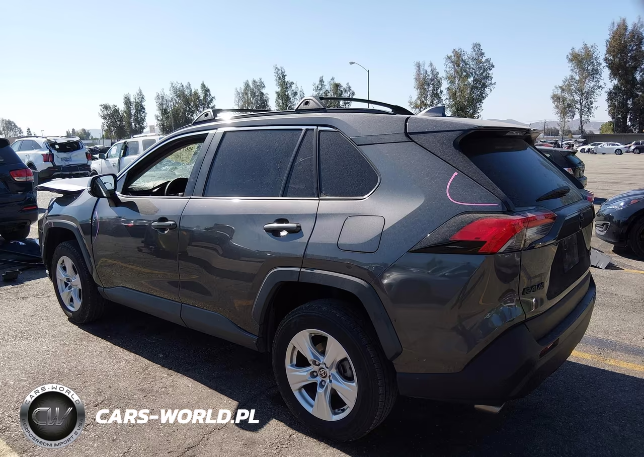 2021 Toyota Rav4 Xle VIN:2T3P1RFV8MW180185 - 3