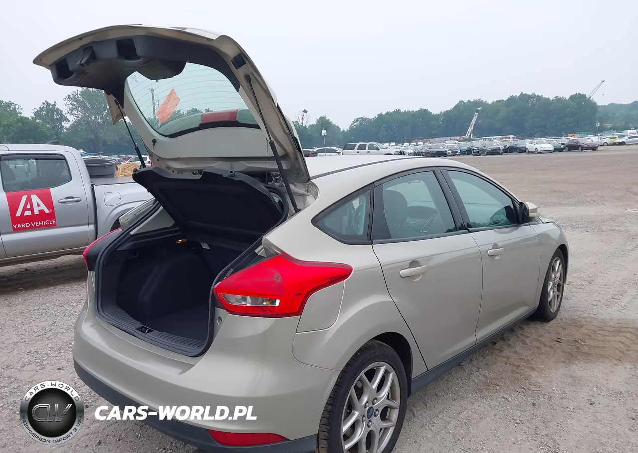 2015 Ford Focus Se VIN:1FADP3K2XFL284019 - 14