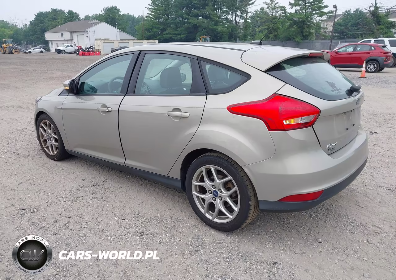 2015 Ford Focus Se VIN:1FADP3K2XFL284019 - 3
